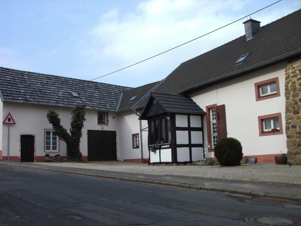 Haus Klara Hotel Mannebach  ภายนอก รูปภาพ
